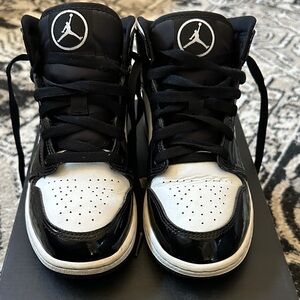 GUC Jordan 1 Mid SE Carbon Fiber Sneakers - Size 4Y